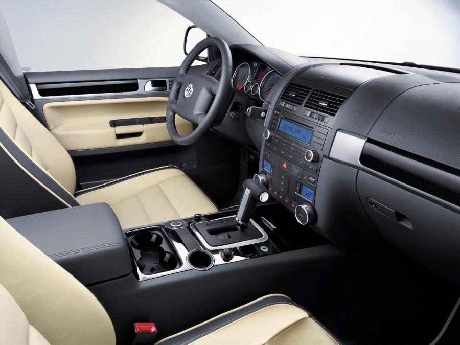  Volkswagen Touareg V6 TDi Exclusive Edition 2006 года  (фото 4 из 6)